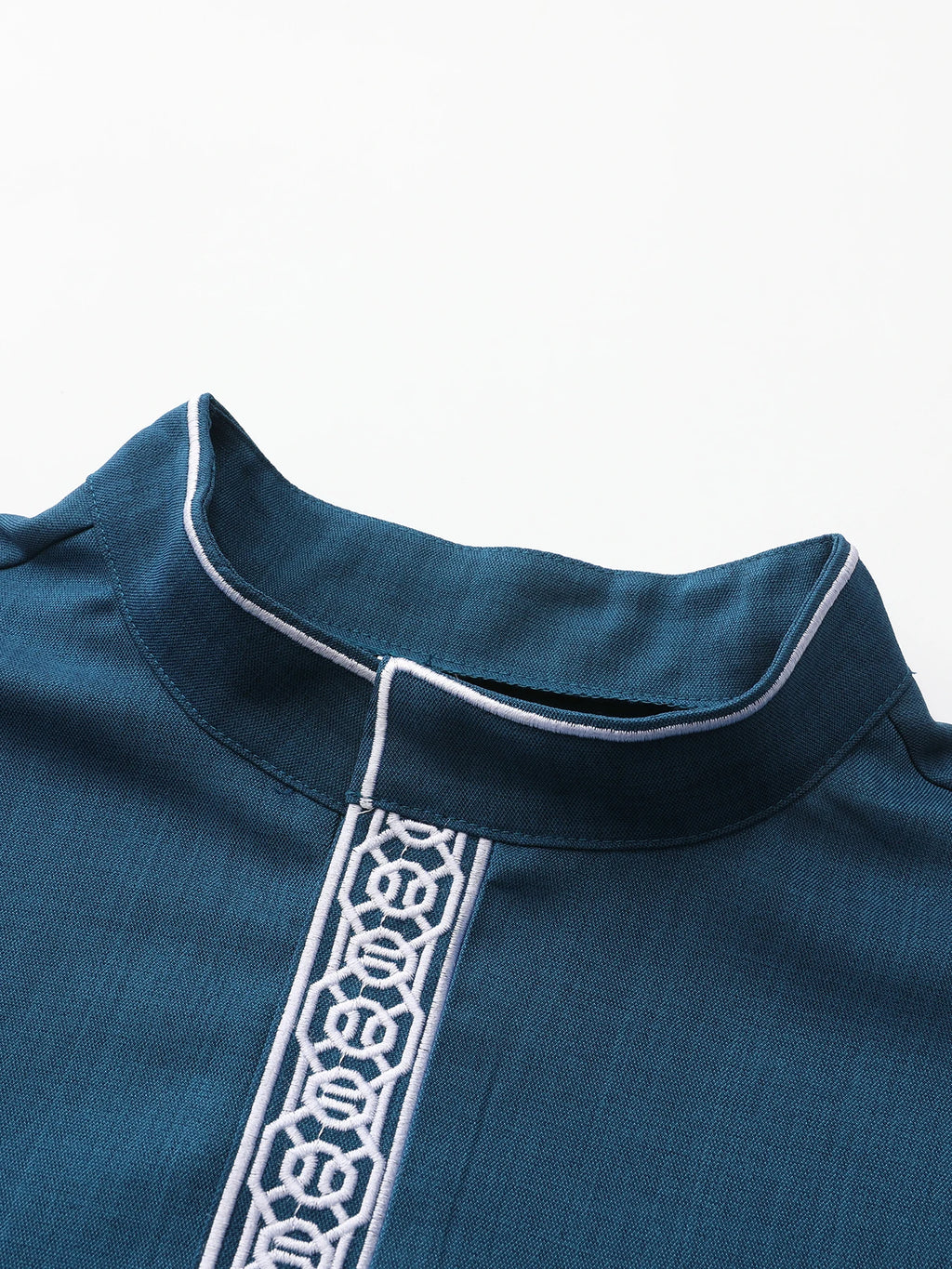 Long sleeve Muslim Men's Thobe with Collar Design