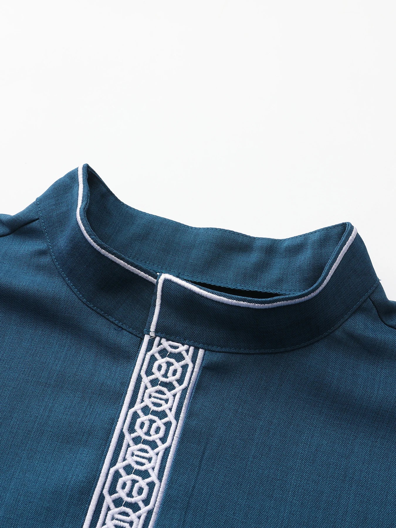 Long sleeve Muslim Men's Thobe with Collar Design